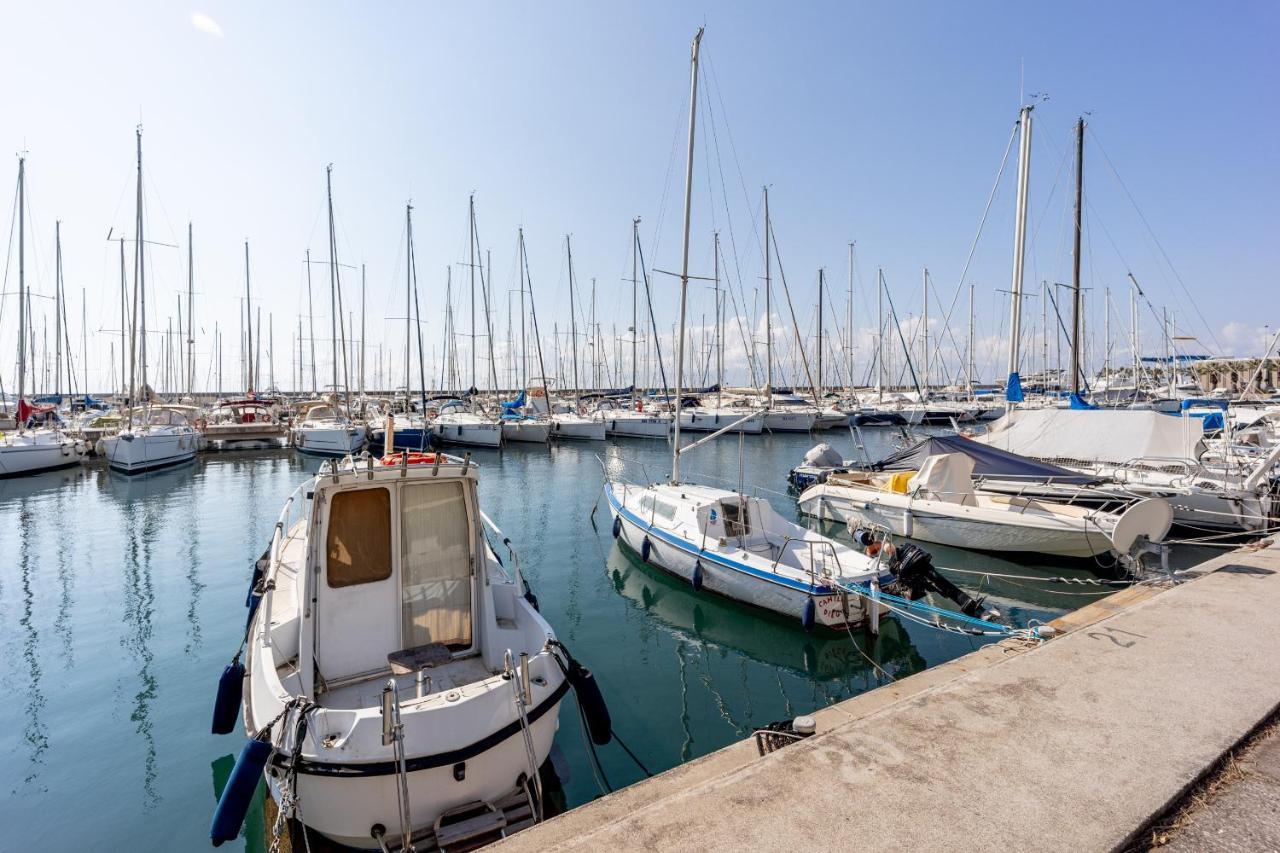 Aregai Marina Exclusive Seaside Apartments 圣托·斯特凡诺·阿尔马尔 外观 照片
